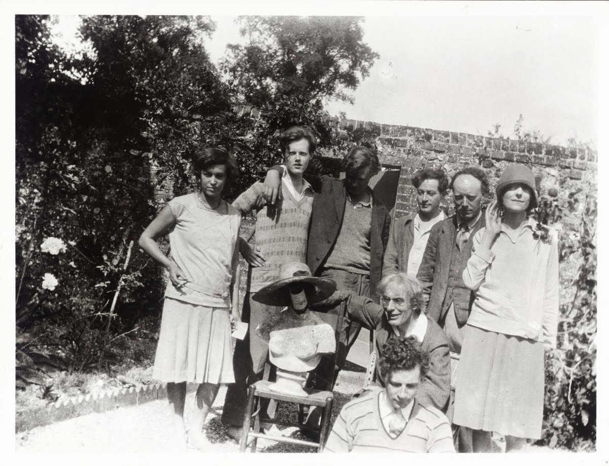 Members of the Bloomsbury Group, moving towards a better world